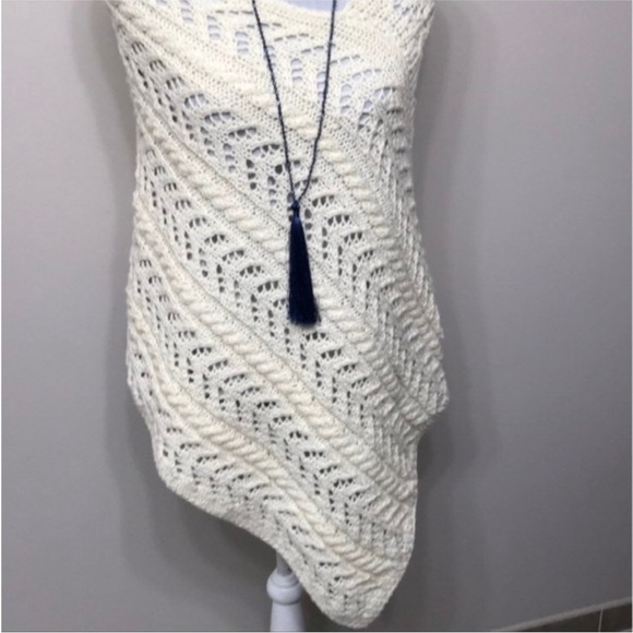 New women’s hand knit , wool , white , lace poncho size S/M - Picture 3 of 8